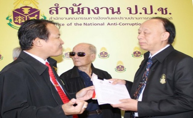 ยื่นปปช.ชี้มูล'นายกฯ-ปลอดฯ-ธงทอง'ส่งศาล ยื่นปปช.ชี้มูล'นายกฯ-ปลอดฯ-ธงทอง'ส่งศาล