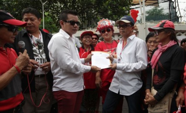 แดงกวป.ชุมนุมอนุสาวรีย์หลักสี่ถึง20พ.ย. แดงกวป.ชุมนุมอนุสาวรีย์หลักสี่ถึง20พ.ย.