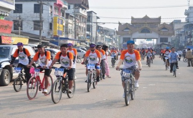 ขี่จักรยาน...เยี่ยมคนไทยในเมียวดี ขี่จักรยาน...เยี่ยมคนไทยในเมียวดี