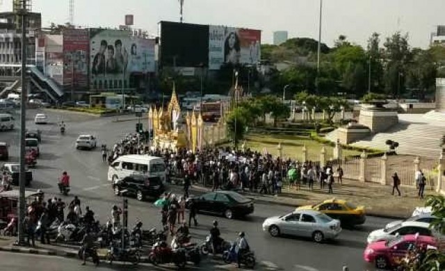 ม็อบต้านรัฐประหารแสดงพลังอนุสาวรีย์ชัยฯ ม็อบต้านรัฐประหารแสดงพลังอนุสาวรีย์ชัยฯ