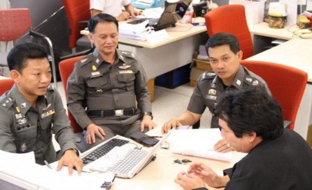 แถลงจับหนุ่มโพสต์เฟสบุ๊ค หมิ่นเบื้องสูง แถลงจับหนุ่มโพสต์เฟสบุ๊ค หมิ่นเบื้องสูง