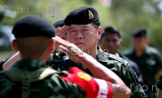 ผบ.ทบ.สั่งไม่เอาผิด กลุ่มนศ.ประชาธิปไตยใหม่ ผบ.ทบ.สั่งไม่เอาผิด กลุ่มนศ.ประชาธิปไตยใหม่