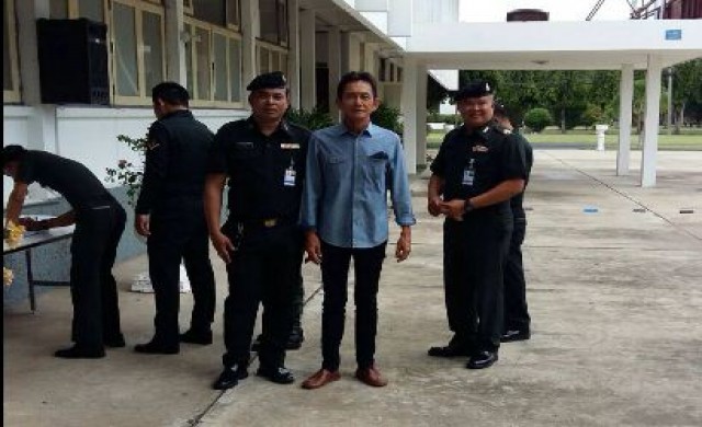 ทหารเรียกพบ 'รองหน.เพื่อไทย' หารือปราบผู้มีอิทธิพล ทหารเรียกพบ 'รองหน.เพื่อไทย' หารือปราบผู้มีอิทธิพล