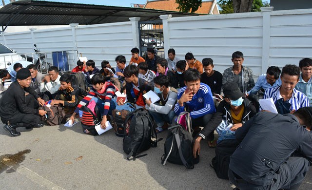 สอบ26ชาวเขมรมุสลิม เข้าไทยที่อรัญฯ หวั่นหนุนกลุ่มโจรใต้ สอบ26ชาวเขมรมุสลิม เข้าไทยที่อรัญฯ หวั่นหนุนกลุ่มโจรใต้