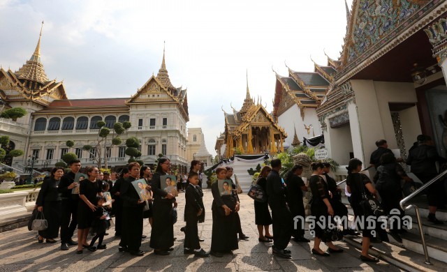 งดถวายสักการะพระบรมศพ 'ร.9' ในวันขึ้นปีใหม่ งดถวายสักการะพระบรมศพ 'ร.9' ในวันขึ้นปีใหม่