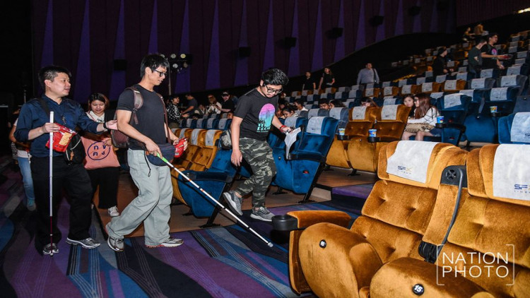 เปิดประสบการณ์ใหม่ของคนตาบอด ในโรงภาพยนตร์ครั้งแรกของไทย เปิดประสบการณ์ใหม่ของคนตาบอด ในโรงภาพยนตร์ครั้งแรกของไทย