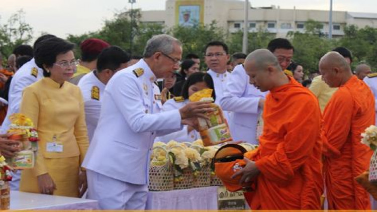 ศาลยุติธรรม ทำพิธีทำบุญตักบาตร เนื่องในวันคล้ายวันสวรรคต ในหลวง ร.9 ศาลยุติธรรม ทำพิธีทำบุญตักบาตร เนื่องในวันคล้ายวันสวรรคต ในหลวง ร.9
