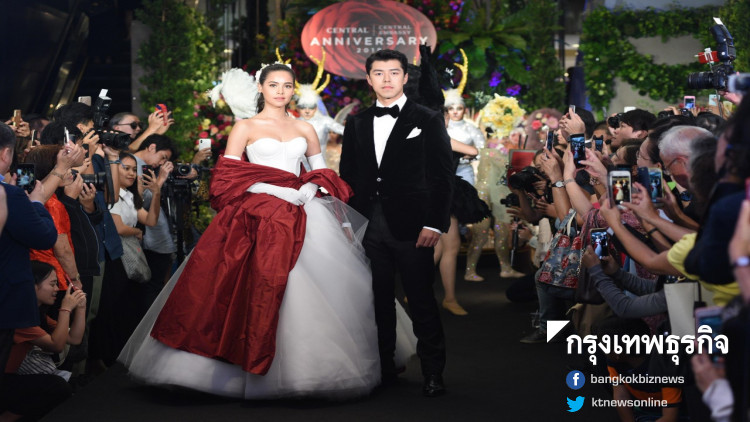 'ญาญ่า อุรัสยา' ลุคเจ้าหญิงควงคู่ 'นาย ณภัทร' เปิดฟลอร์เต้นรำ 'ญาญ่า อุรัสยา' ลุคเจ้าหญิงควงคู่ 'นาย ณภัทร' เปิดฟลอร์เต้นรำ