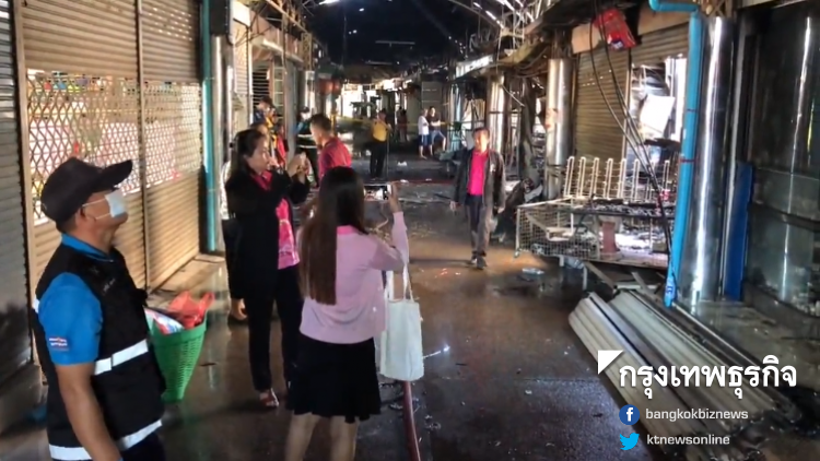 คืบหน้าไฟไหม้ 'ตลาดท่าเสด็จ' ร้านค้าวอด7หลัง คาดไฟ้ฟ้าลัดวงจร คืบหน้าไฟไหม้ 'ตลาดท่าเสด็จ' ร้านค้าวอด7หลัง คาดไฟ้ฟ้าลัดวงจร