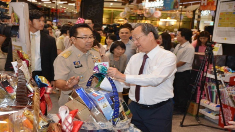 พณ.คุมเข้ม กระเช้าของขวัญห้ามฉวยโอกาสขึ้นราคา พณ.คุมเข้ม กระเช้าของขวัญห้ามฉวยโอกาสขึ้นราคา