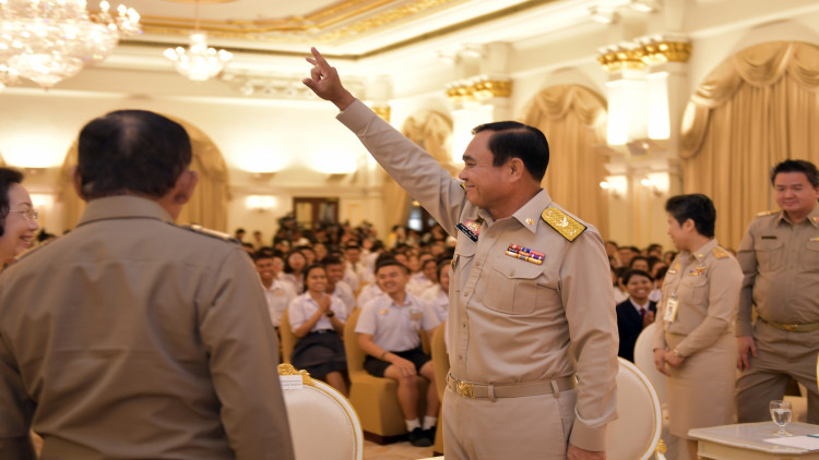 แห่ใช้บริการรถไฟฟ้าแบริ่ง-สมุทรฯเกือบ 7 หมื่นคนต่อวัน แห่ใช้บริการรถไฟฟ้าแบริ่ง-สมุทรฯเกือบ 7 หมื่นคนต่อวัน